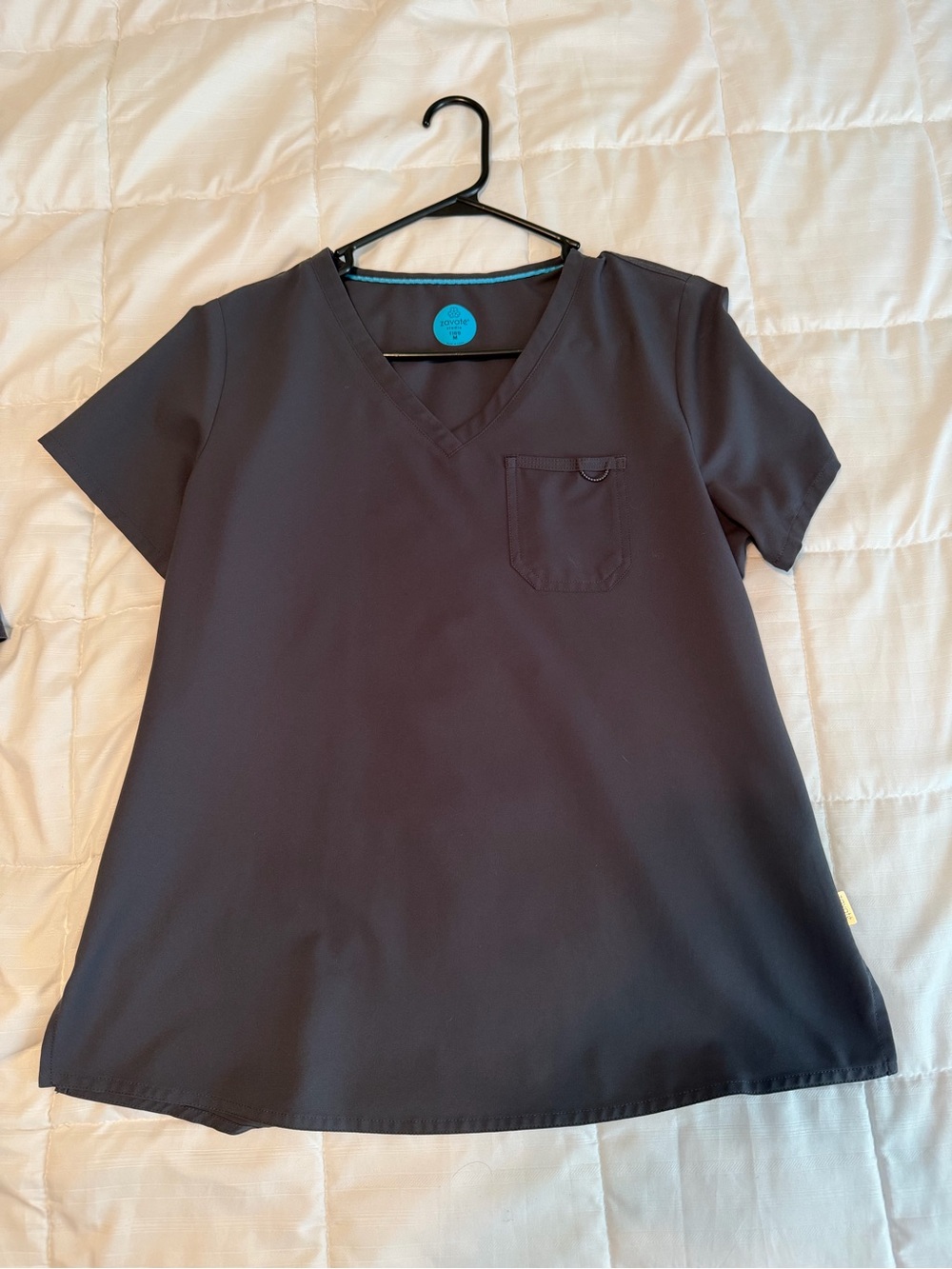 Zavate Studio Elevate Tuck-In Women’s Scrub Top Pewter